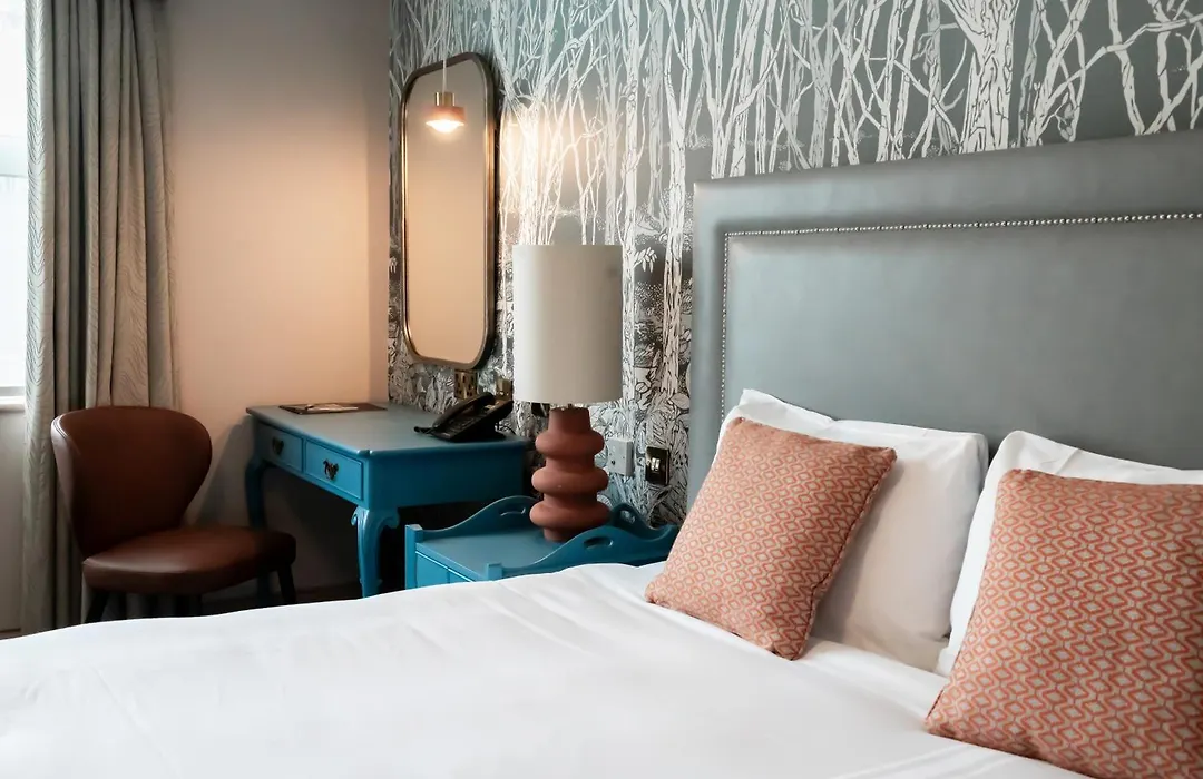 Bush Hotel Farnham-1
