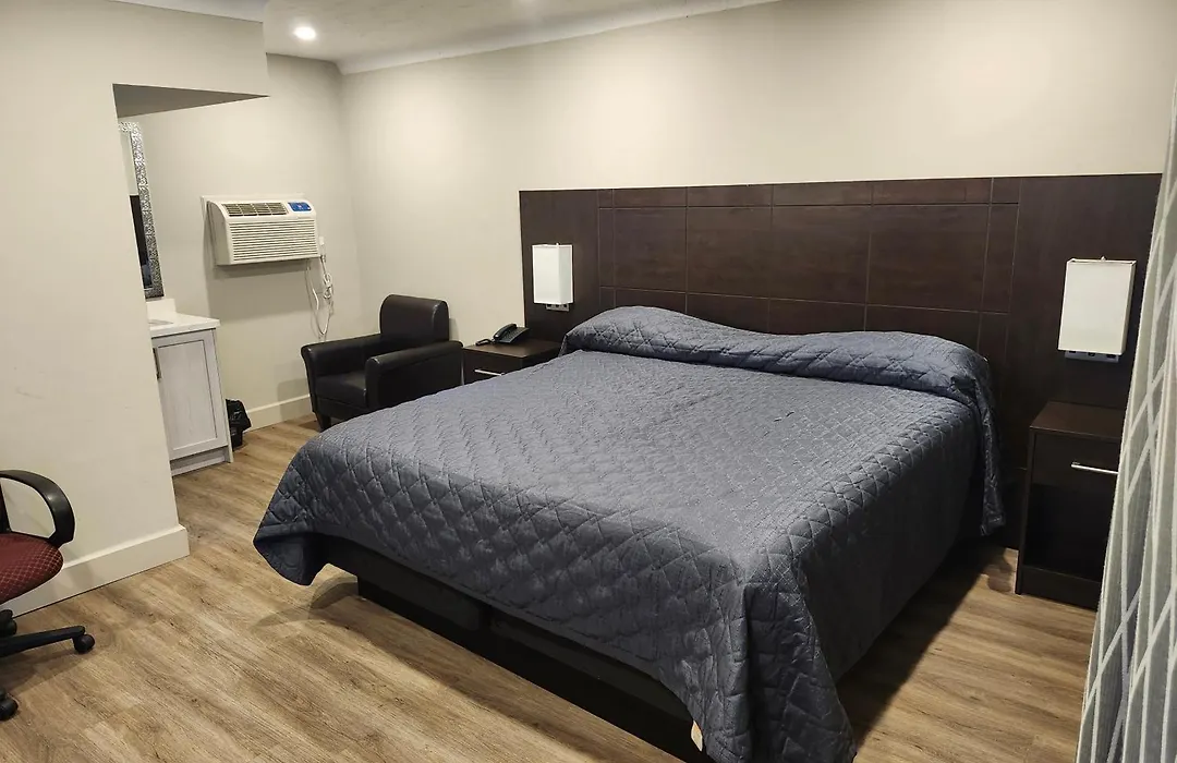 Fairway Inn & Suites-1