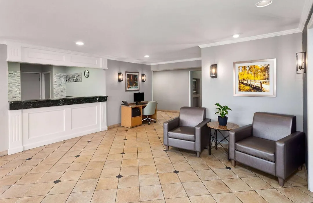 La Quinta Inn By Wyndham Cleveland Independence-1