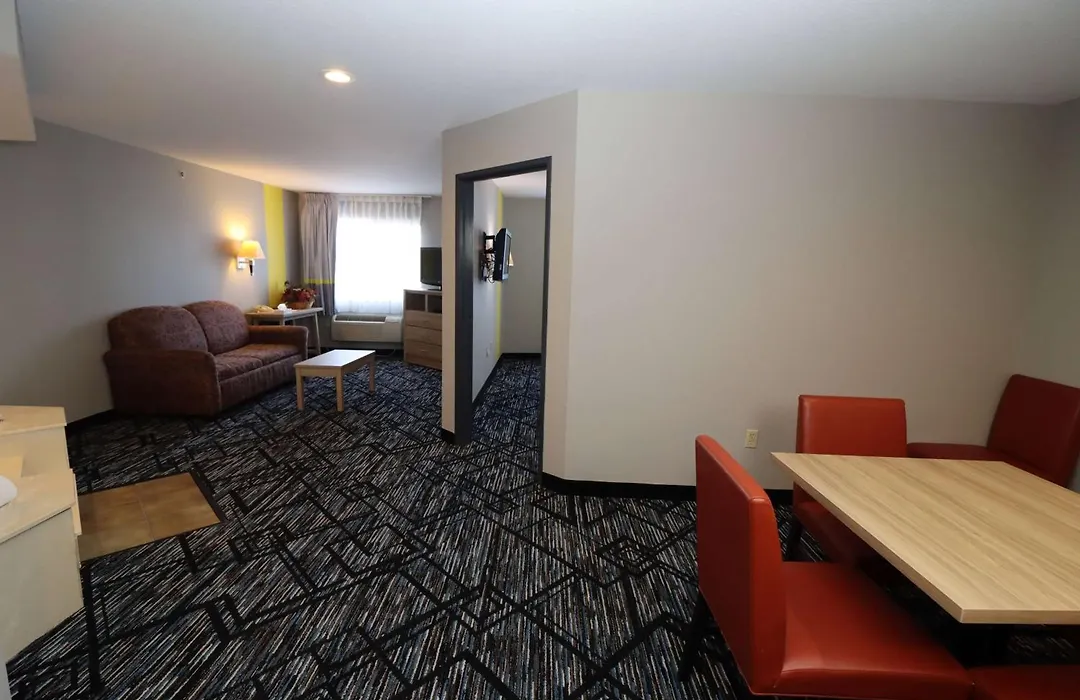 Super 8 By Wyndham Perryville-1