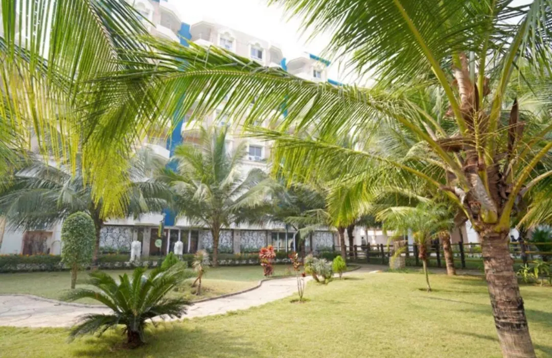 Swimmimg Pool - Hotel Santosh Residency Puri - All Room Fully Air- Conditioned With Lift - Wifi - Parking And Children Play Ground - Best Luxury Budget Stay-1