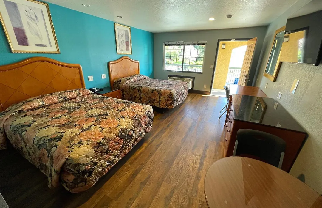 Travelers Inn-1