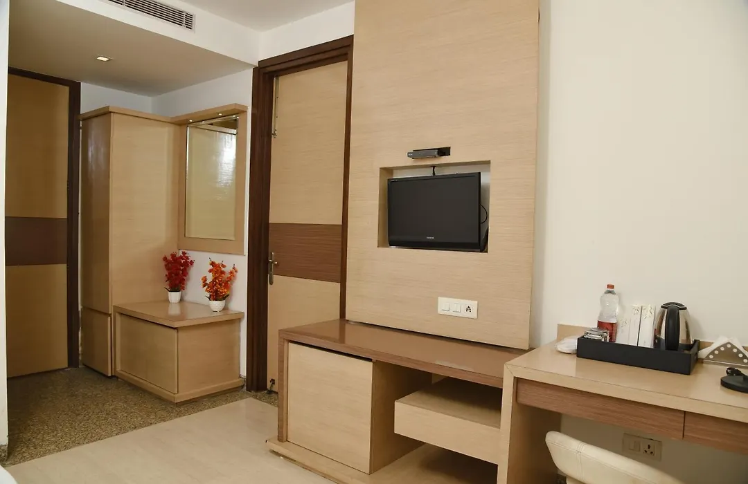 Hotel The Emporio A Boutique Rooms Near Anand Vihar Vaishali Ghaziabad-1