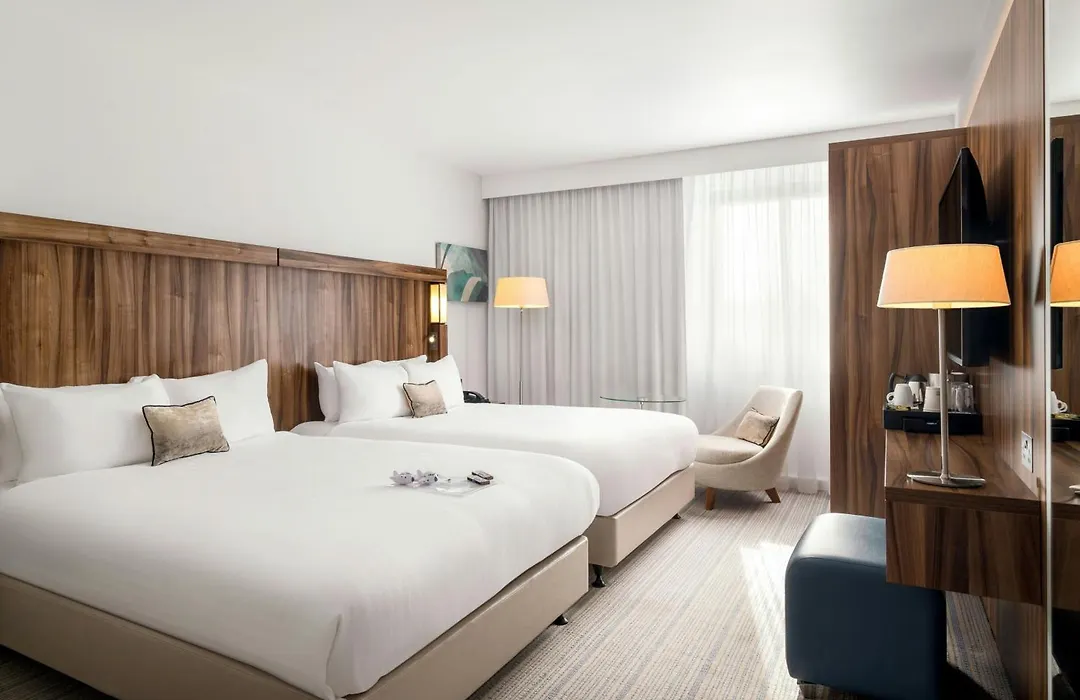 Courtyard By Marriott Glasgow Airport-1