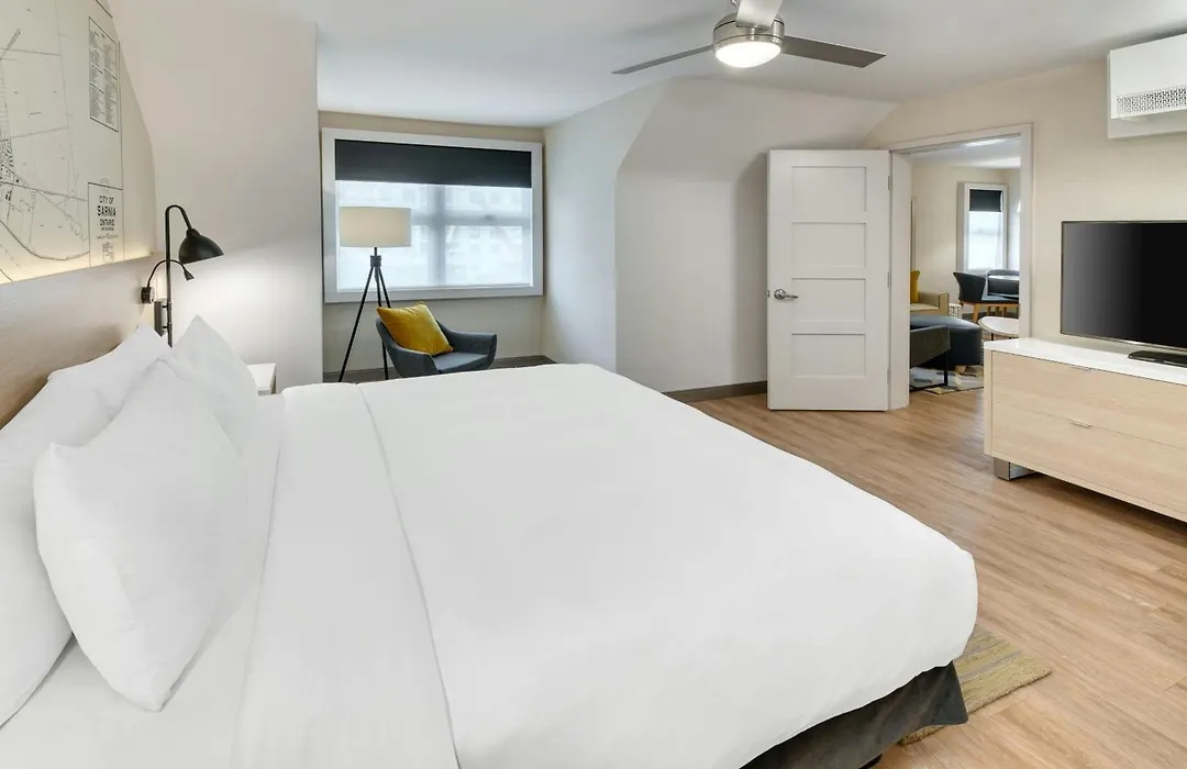 The Insignia Hotel, Sarnia, A Tribute Portfolio Hotel-1