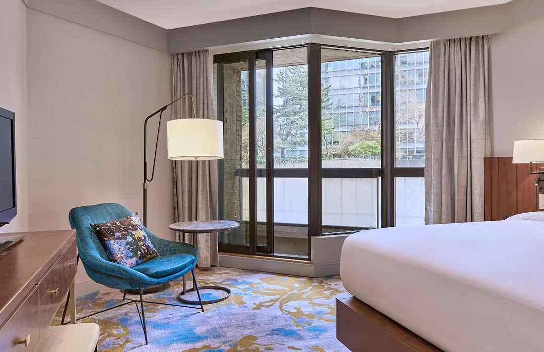 Metropolitan Hotel Vancouver-1