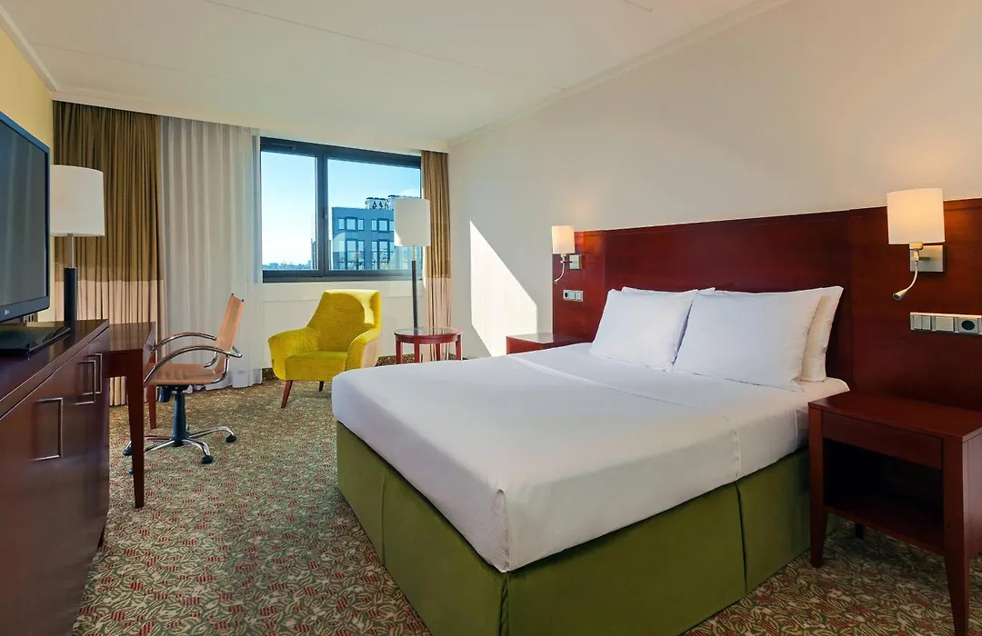 Courtyard by Marriott Düsseldorf Seestern-1