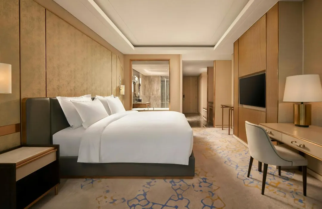 Vinpearl Landmark 81, Autograph Collection-1