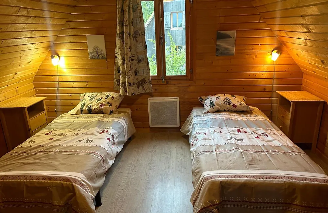 Chalet à la campagne, proche d'Ussel-1