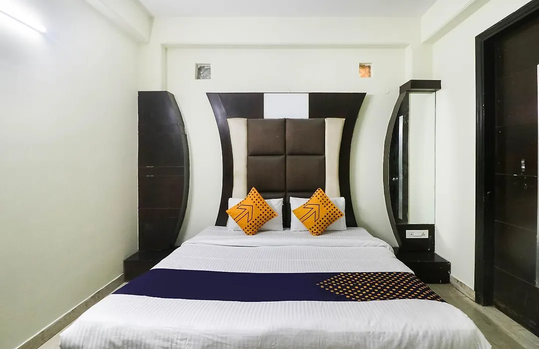 Spot On Hotel Grace Near Star Mall-1