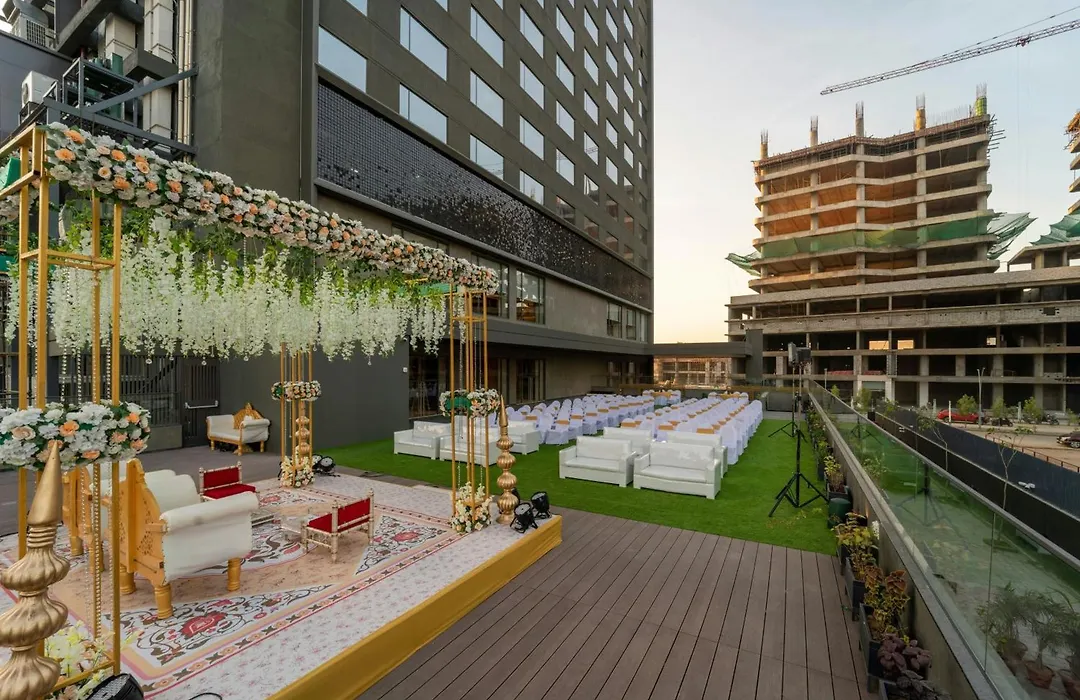 Courtyard By Marriott Vadodara-1