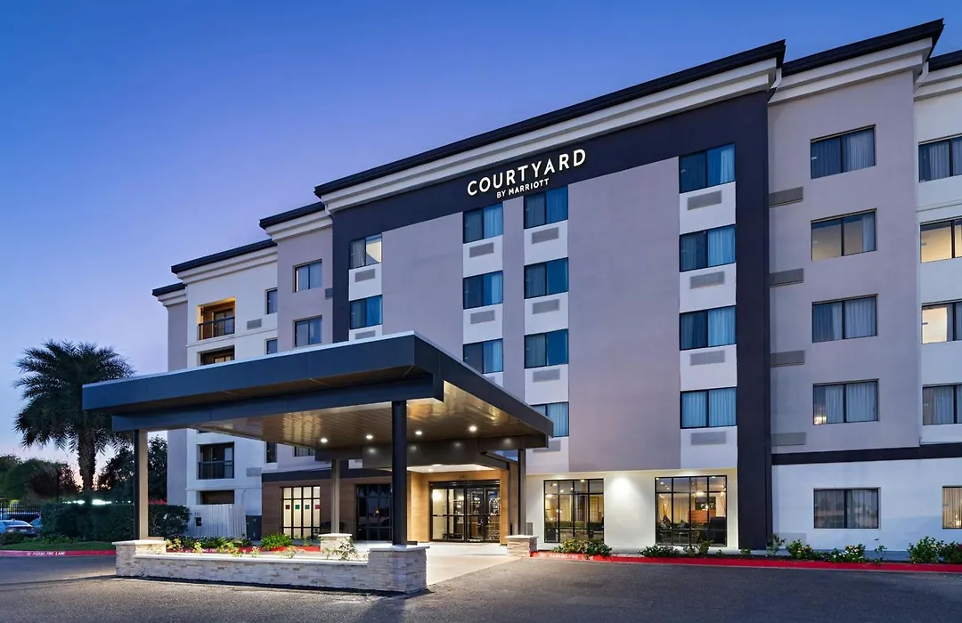 Courtyard By Marriott Laredo-1