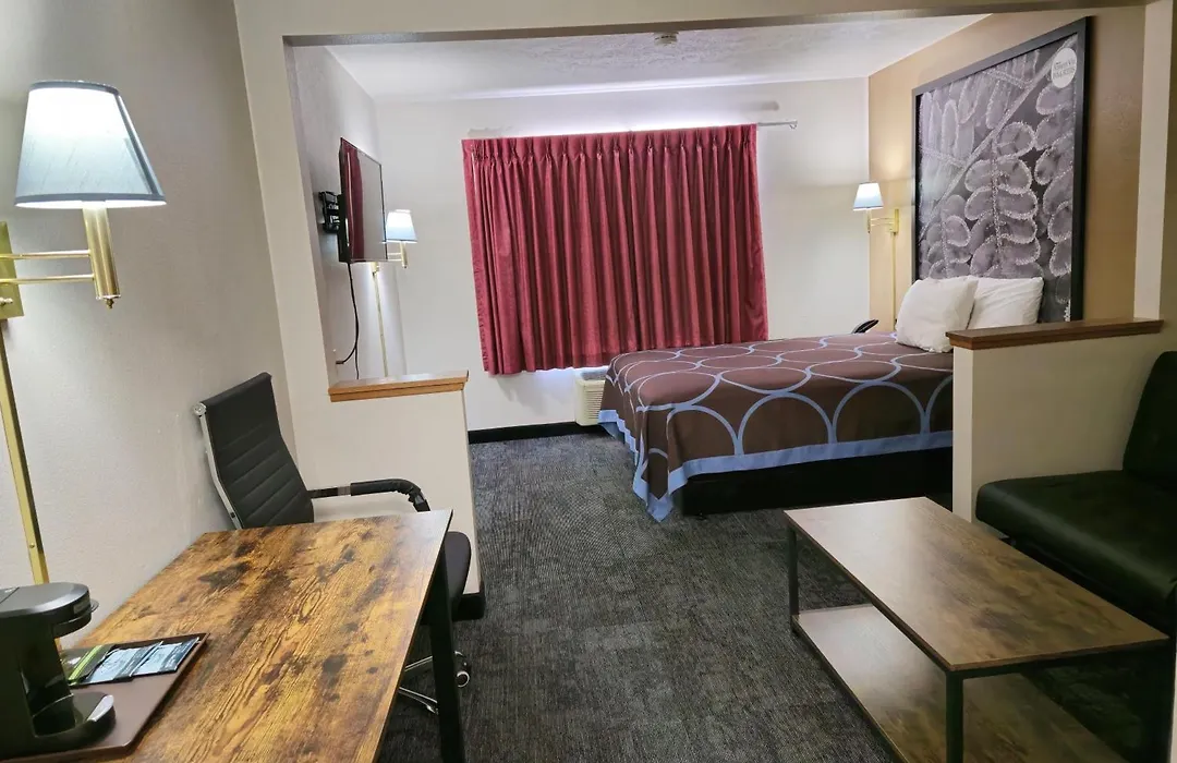 Amerivu Inn And Suites Shawano Wi-1