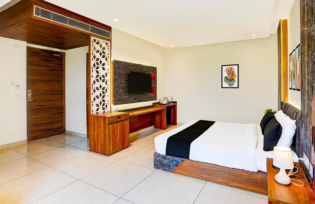 Hotel Grand Marina-1