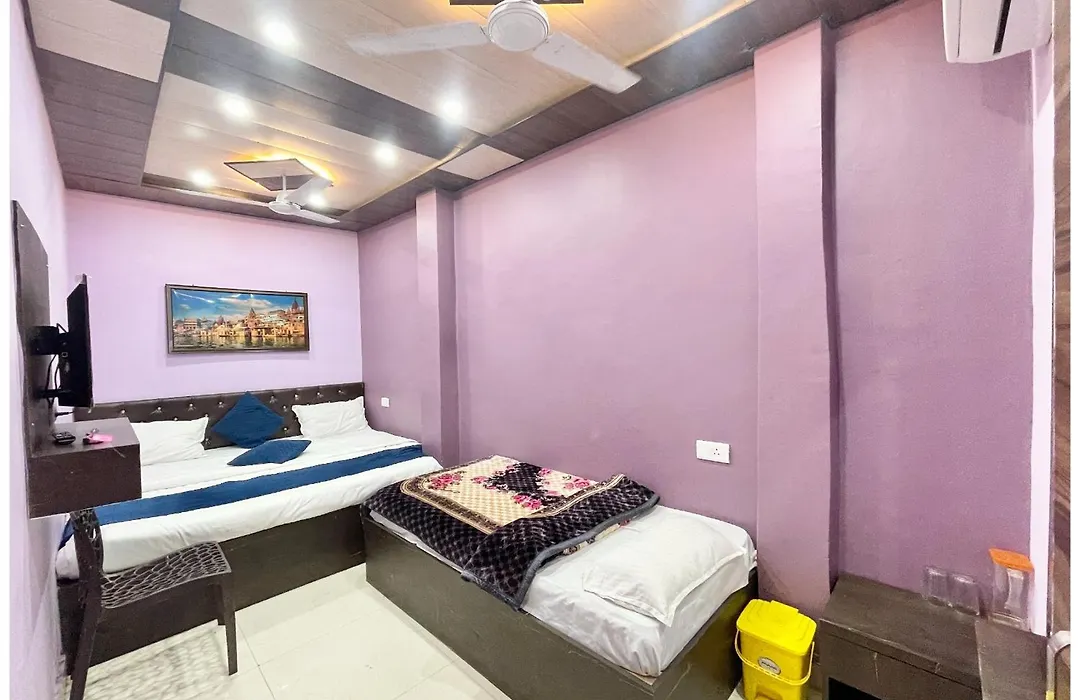 A Top Rated Hotel Shiv Darshan Home Stay - Fully Air Conditioned Guest House At Prime Location - Near Ganga Ghat And Kashi Vishwanath Temple - Hygiene & Spacious Room - With Wifi Facilities - Best Hotel In Varanasi-1