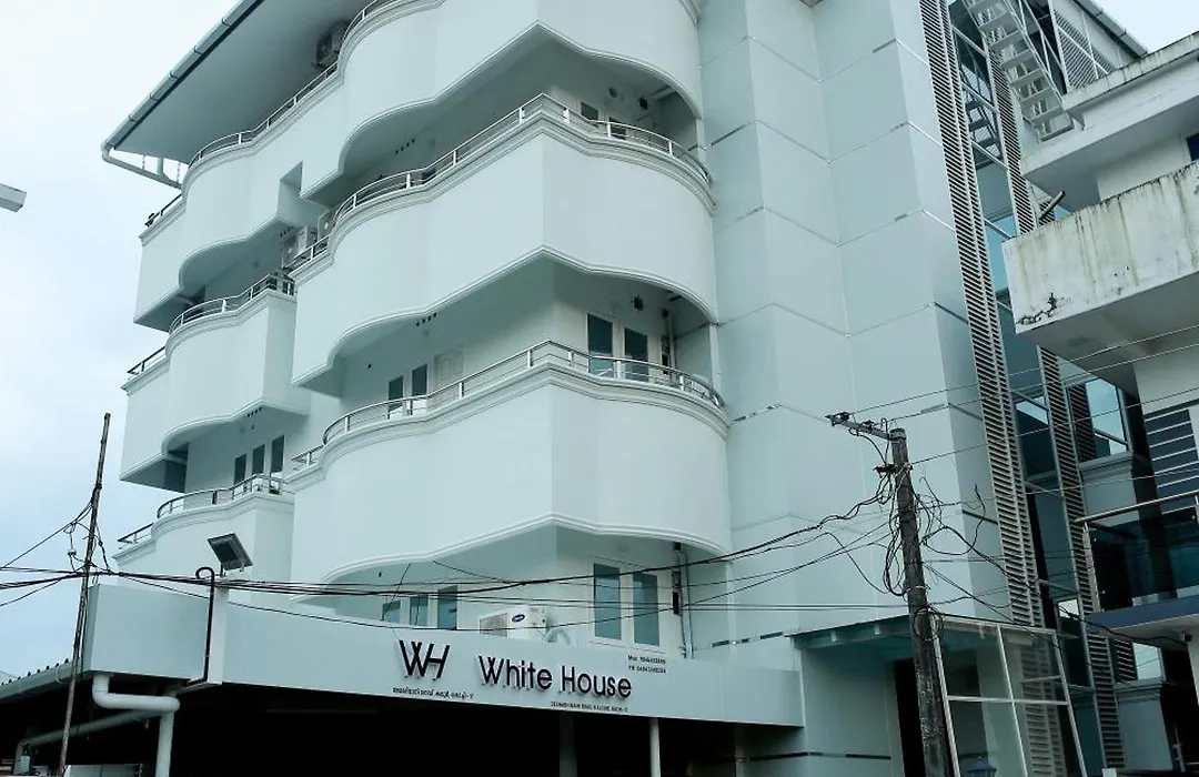 White House Inn-1