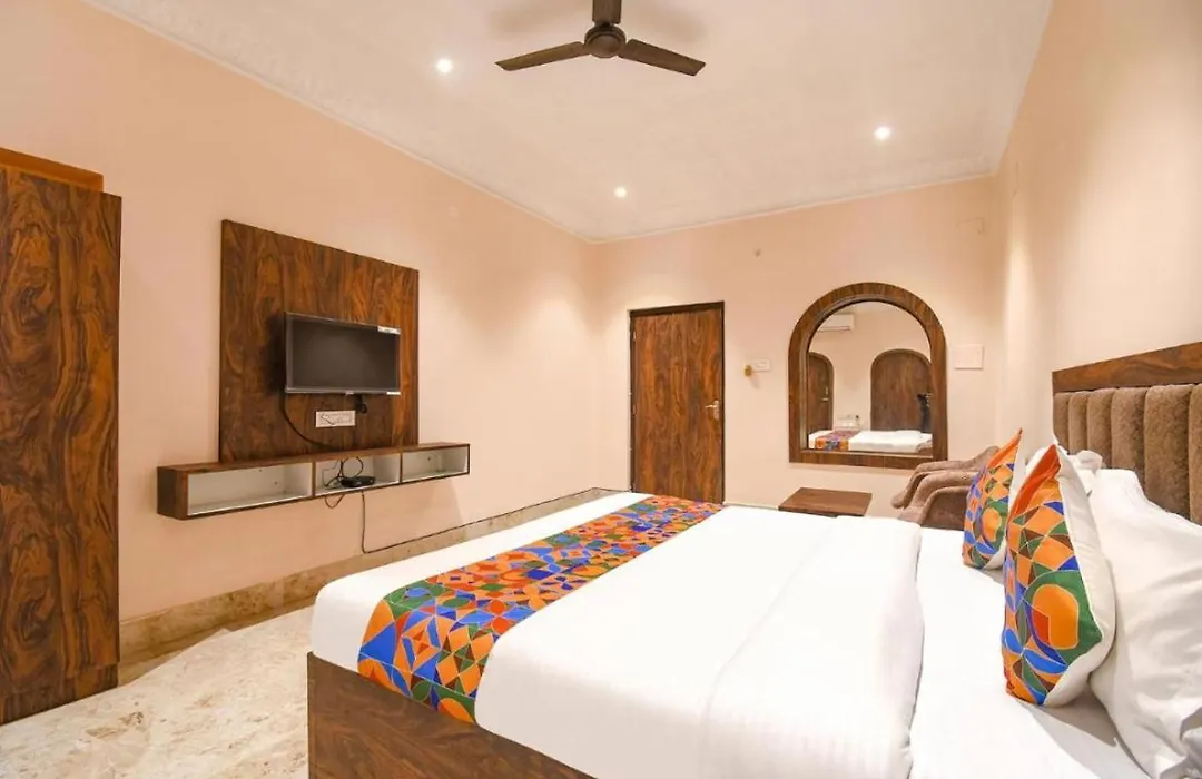 Hotel Whitehouse Ac Family Room-1