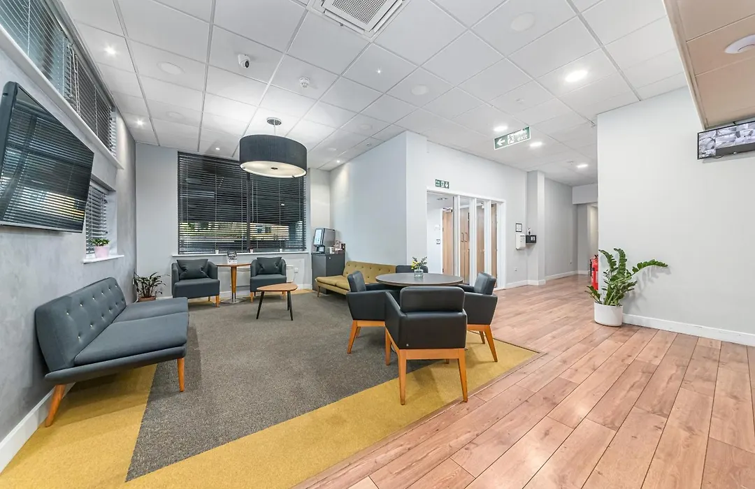 Hq Aparthotel Farnborough-1