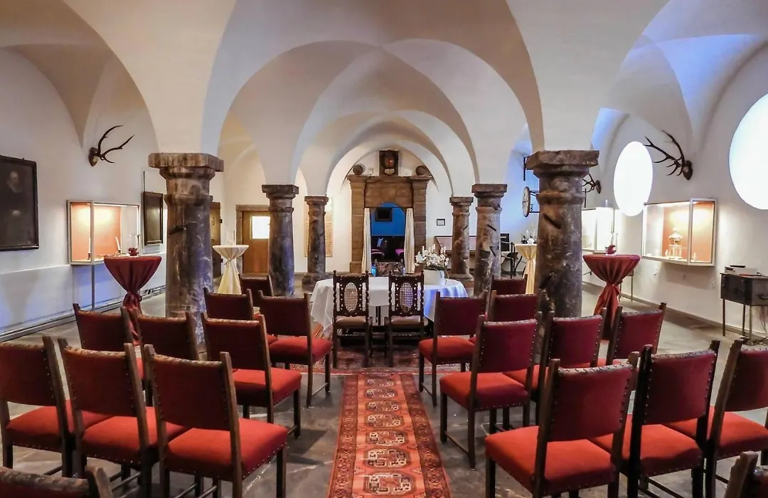 Hotel Und Restaurant Burg Schnellenberg-1