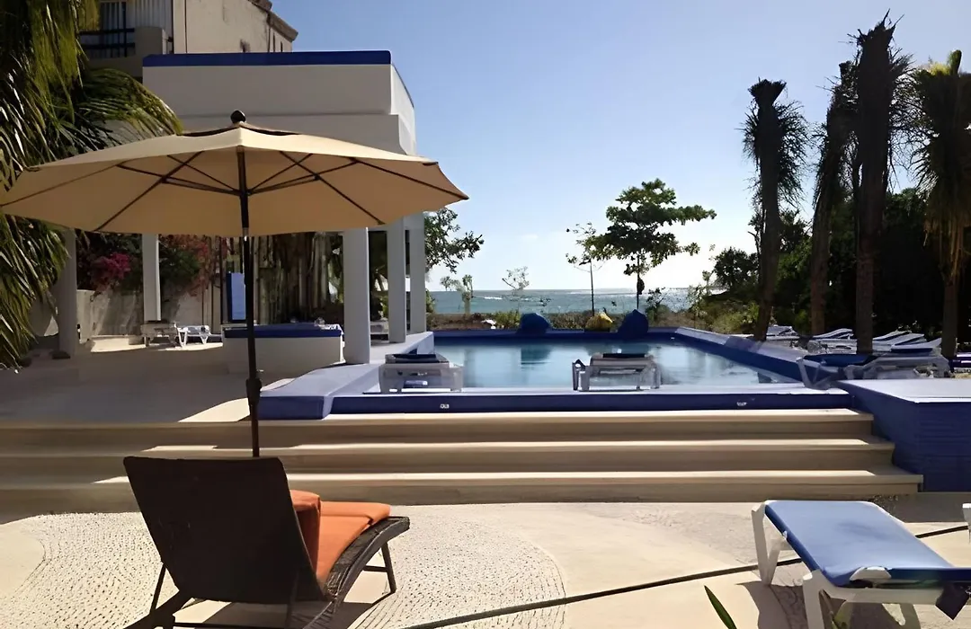 13Bdr Villa Bellamar Akumal - Private Chef - Beachfront - Weddings-Business Retreats-Golf-Family-1