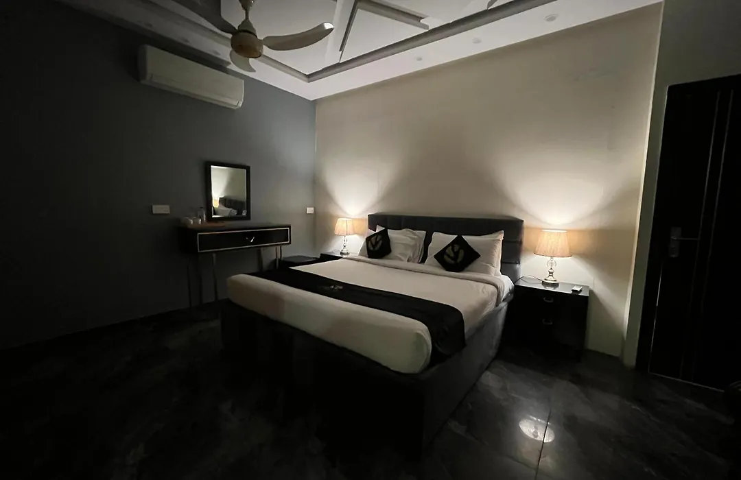 Palm Tree Hotel-1