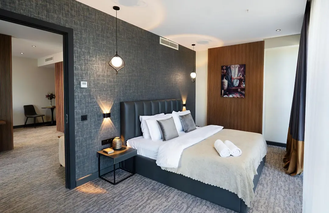Nova Luxe Hotel & Residences-1