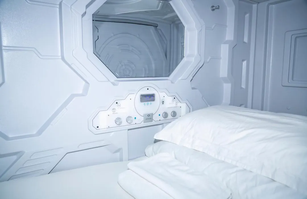 Kiwi Capsule Hotel-1