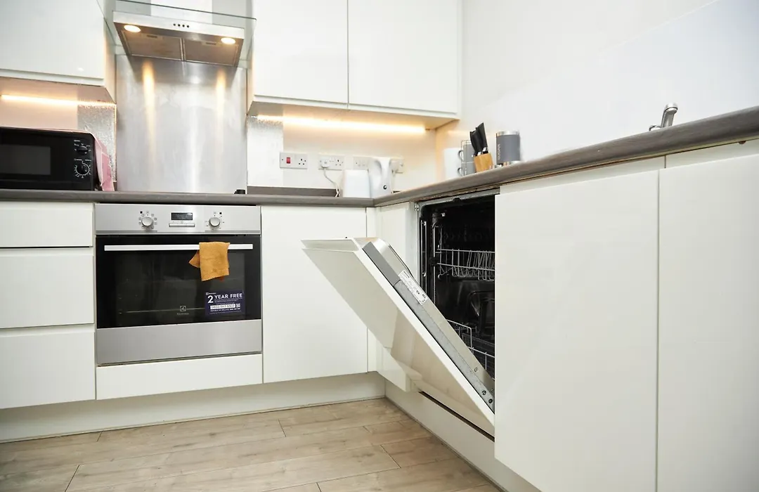 Luxury Ensuite Apartment With Shared Living Room And Kitchen-1