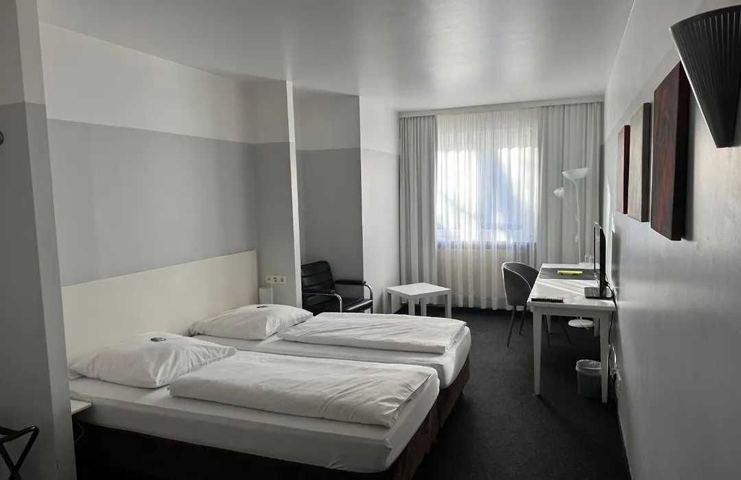 Hotel U Mülheim Free Parking Highspeed WiFi-1