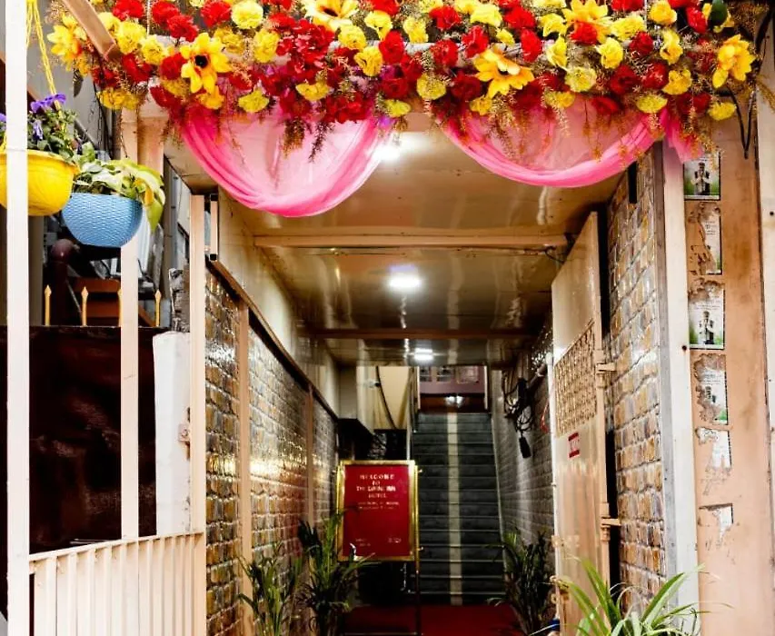 Hotel Divine Inn-1