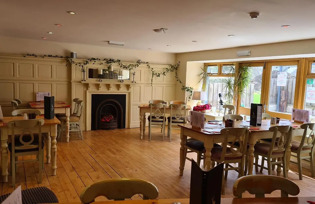 Glenisla Hotel-1