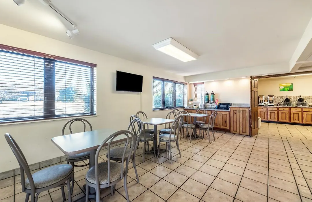 Quality Inn & Suites At Dollywood Lane-1