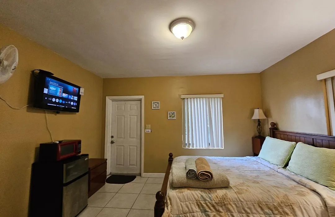 Royal Poinciana Stay-1