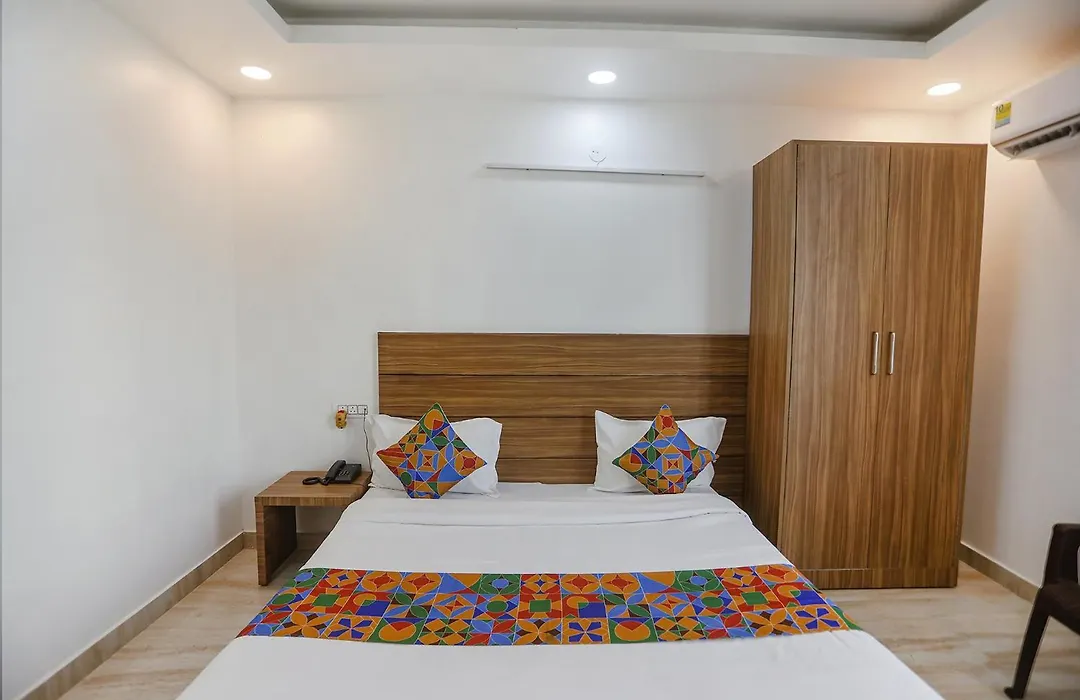 Fabhotel Unique Stay - Max Super Speciality Hospital, Sector 128-1