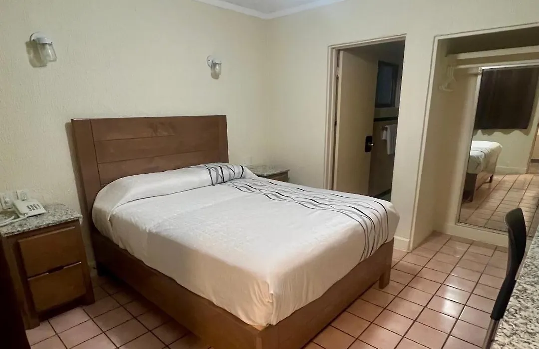 Hotel Leon-1