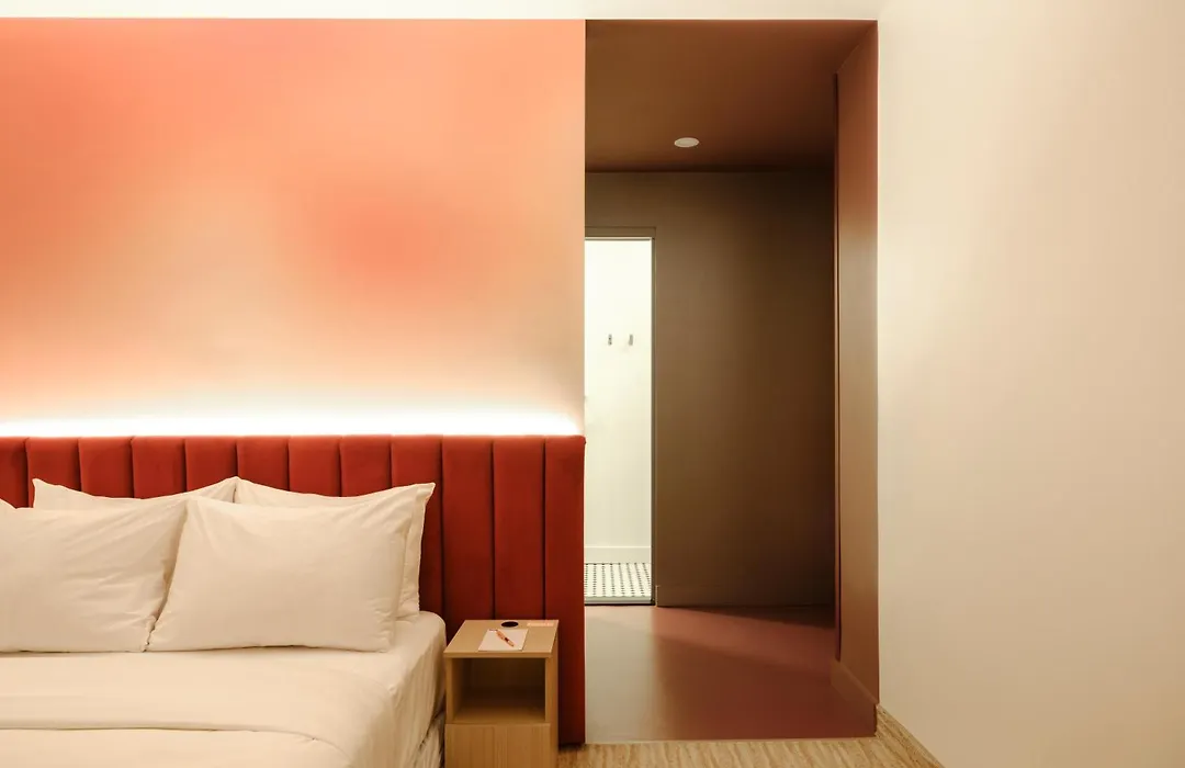 Rose Hotel Invisible-1