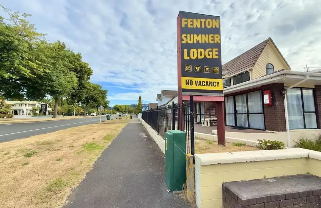 Unit 11 Fenton Summer Lodge Rotorua-1