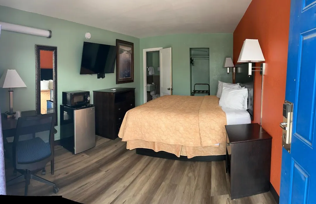 Town & Country Motel-1
