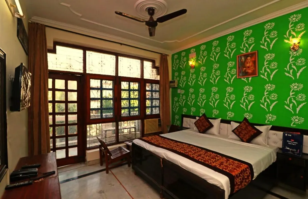 Hotel Hari Villa --Sec 11 Noida-1