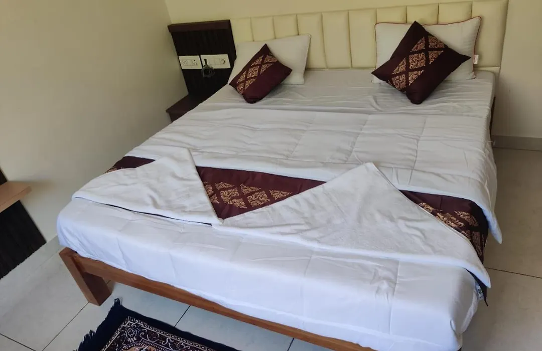 Hotel Greenland Inn Hampi-1