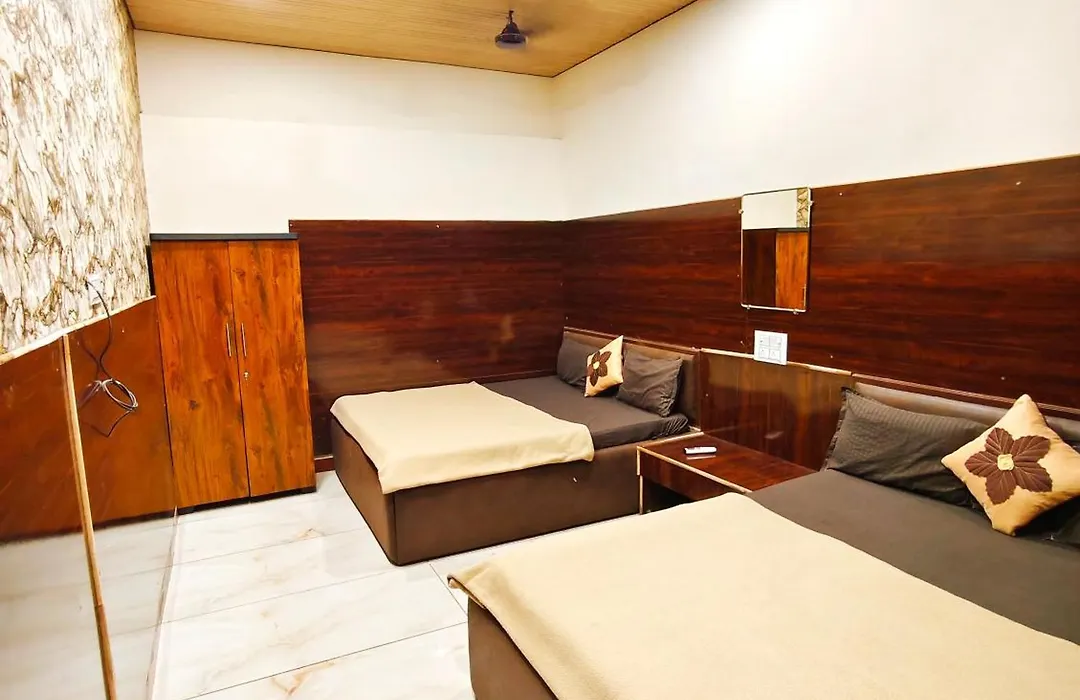 Hotel Om Palace Near Mahakal Mandir-1