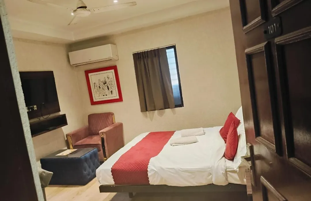 Hotel Royal Garden-1