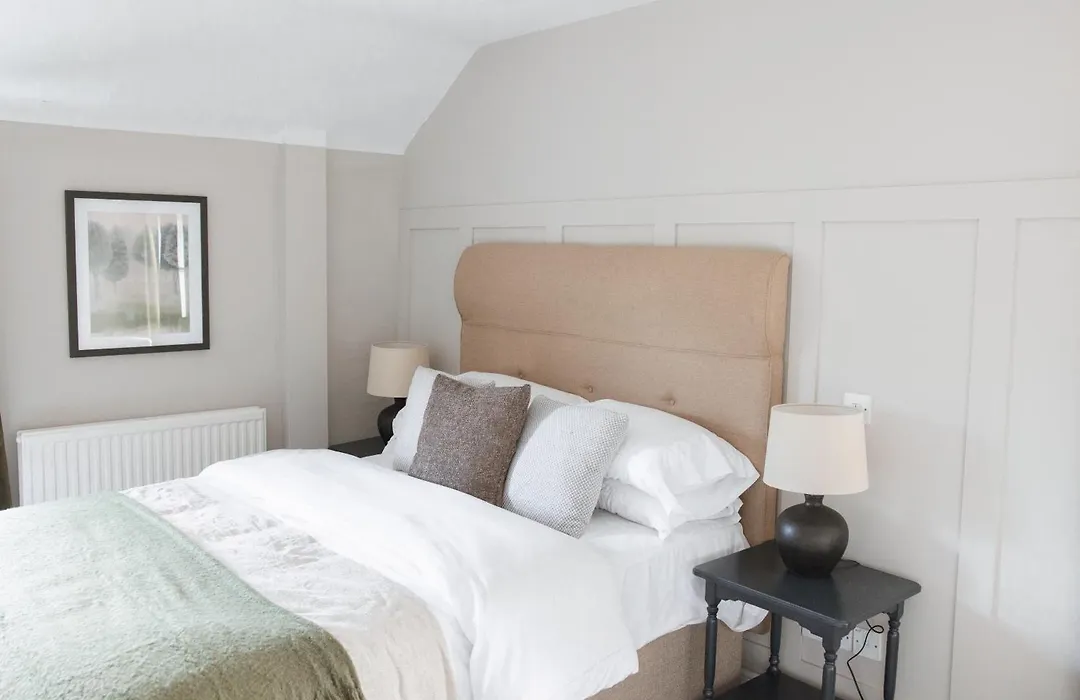 Book Whole Aparthotel - Sleeps 18 - Exclusive Use - By Purestay - Free Parking-1