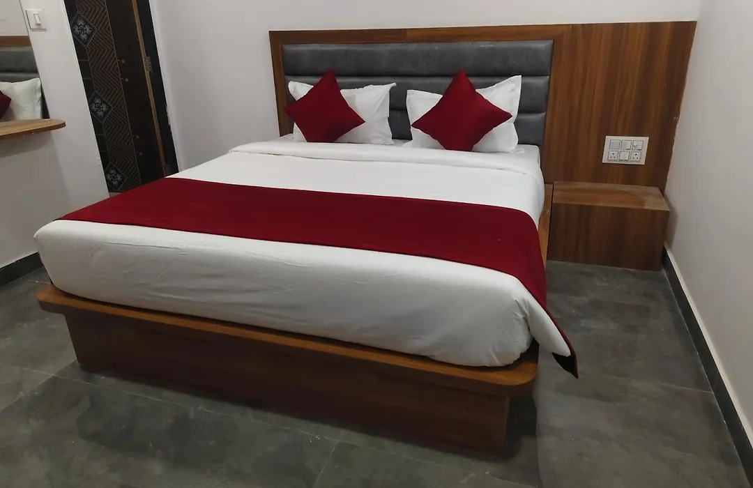 Hotel Maruti R-1
