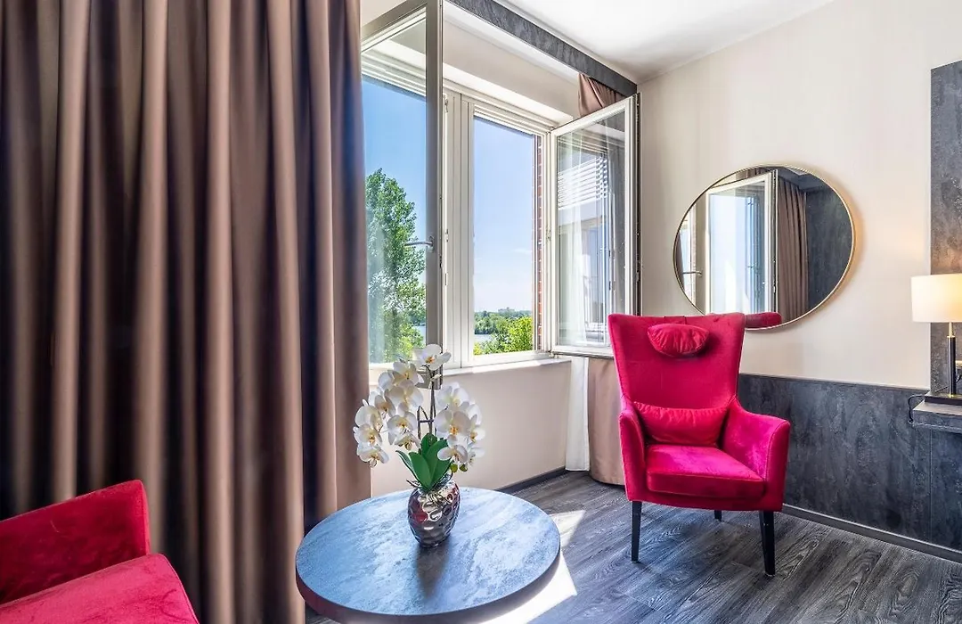 Plaza Premium Schwerin-1