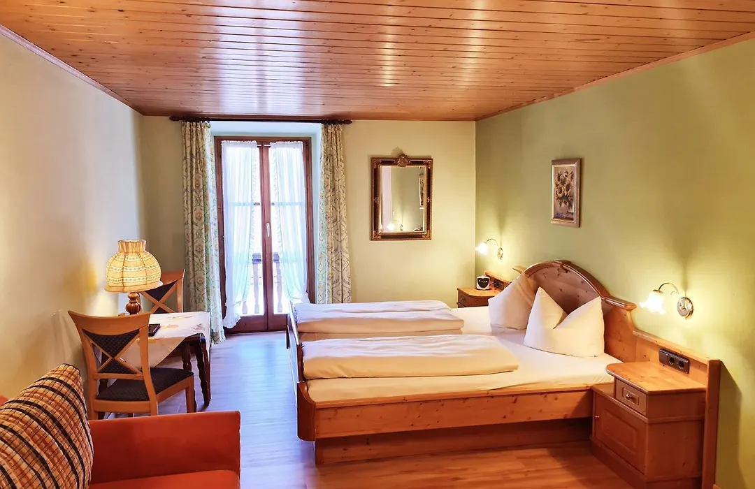 Hotel Altwirt-1