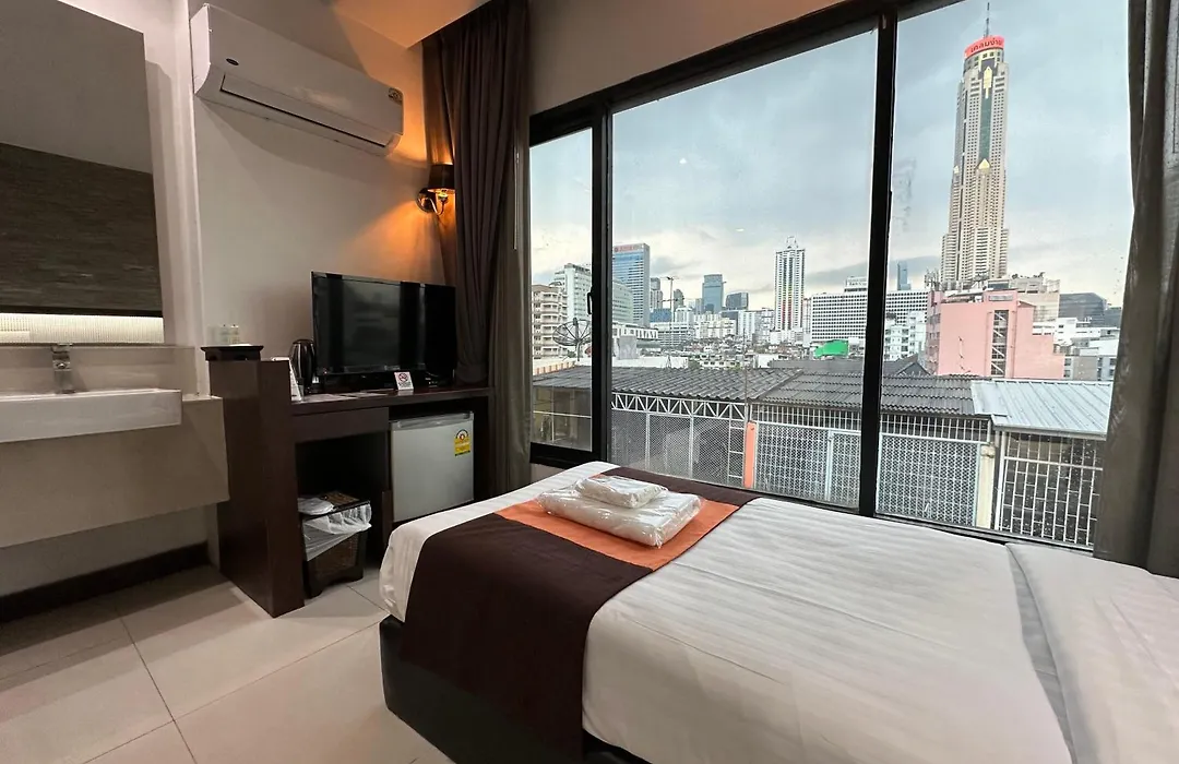 Collection O The Bangkok Airport Link Suite-1