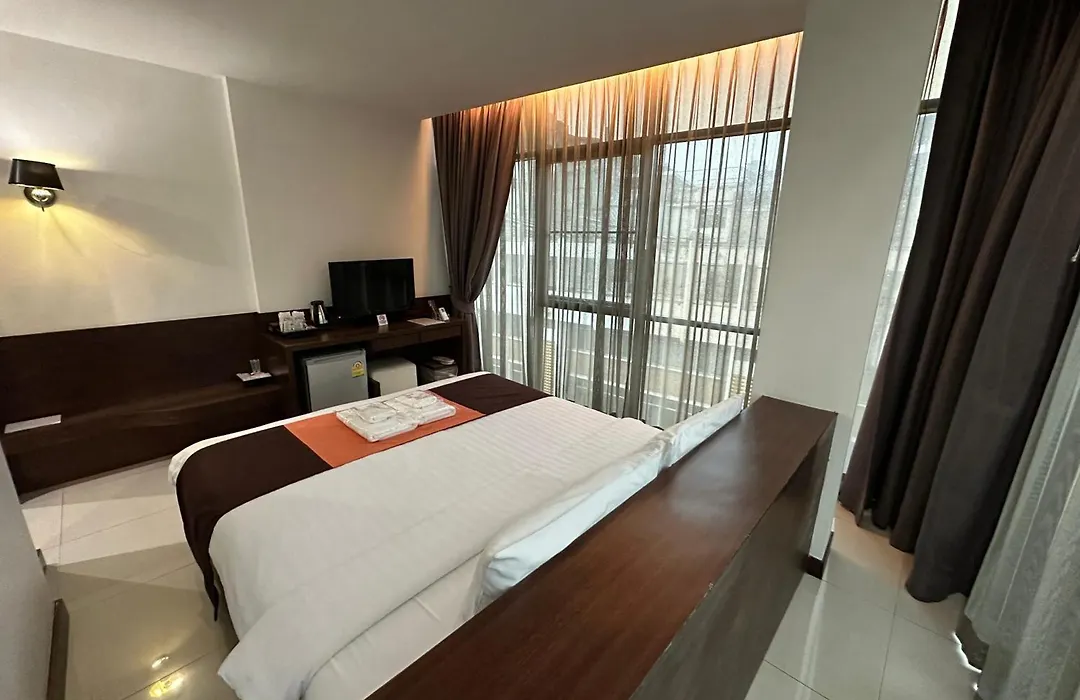 Collection O The Bangkok Airport Link Suite-1