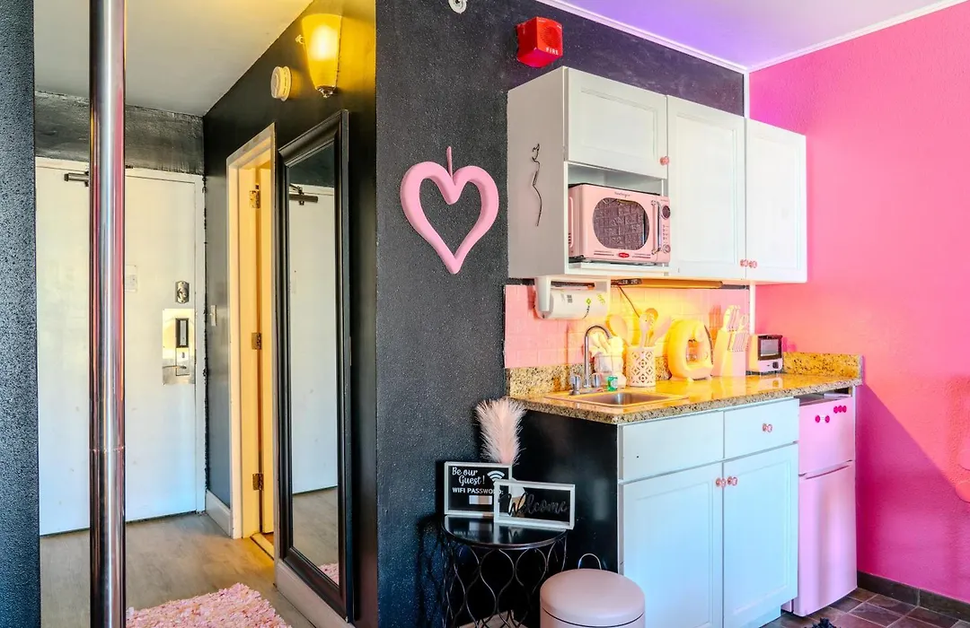 50 Shades Of Grey - Romance Suite! Couples Retreat 717-1