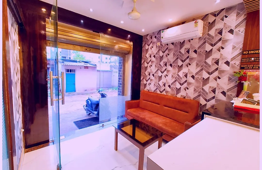 Puri Hotel P A R K - V I E W Near Sea Beach - Spacious And Decorated Room - Best Hotel In Puri-1